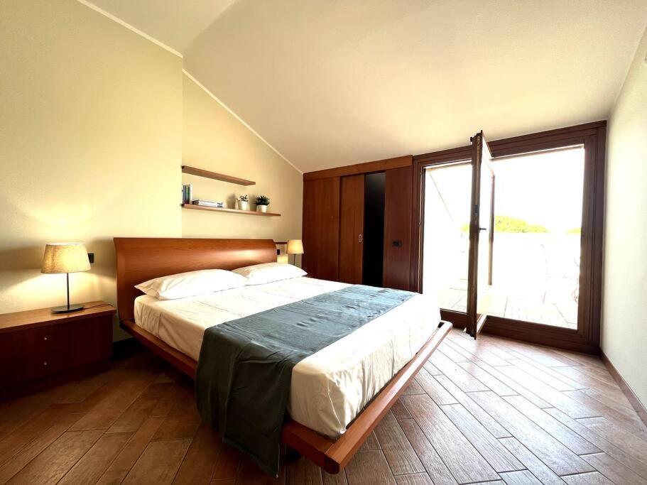 Attico In Piazza Matteotti Apartment Desenzano del Garda Exterior foto
