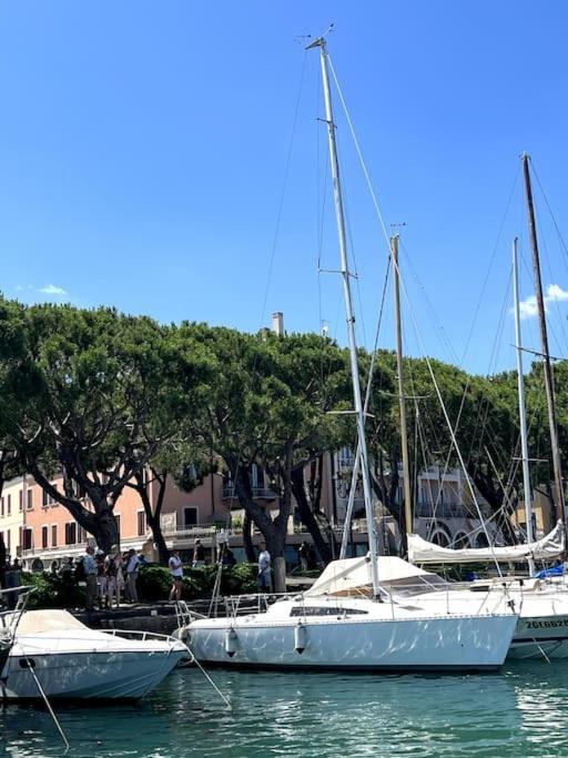 Attico In Piazza Matteotti Apartment Desenzano del Garda Exterior foto
