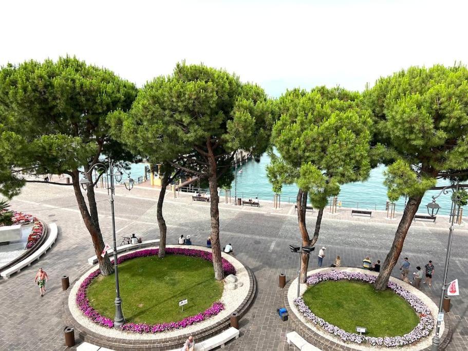 Attico In Piazza Matteotti Apartment Desenzano del Garda Exterior foto